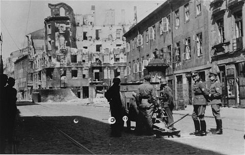 Warsaw ghetto -preparing to fire